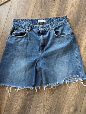 Zara Medium Blue Denim Cutoff Shorts jorts bermudas size 12